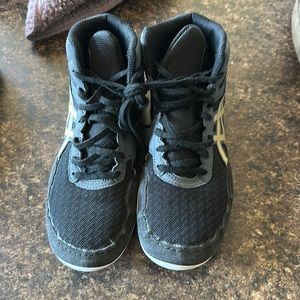 Boys wrestling shoes size 6.5